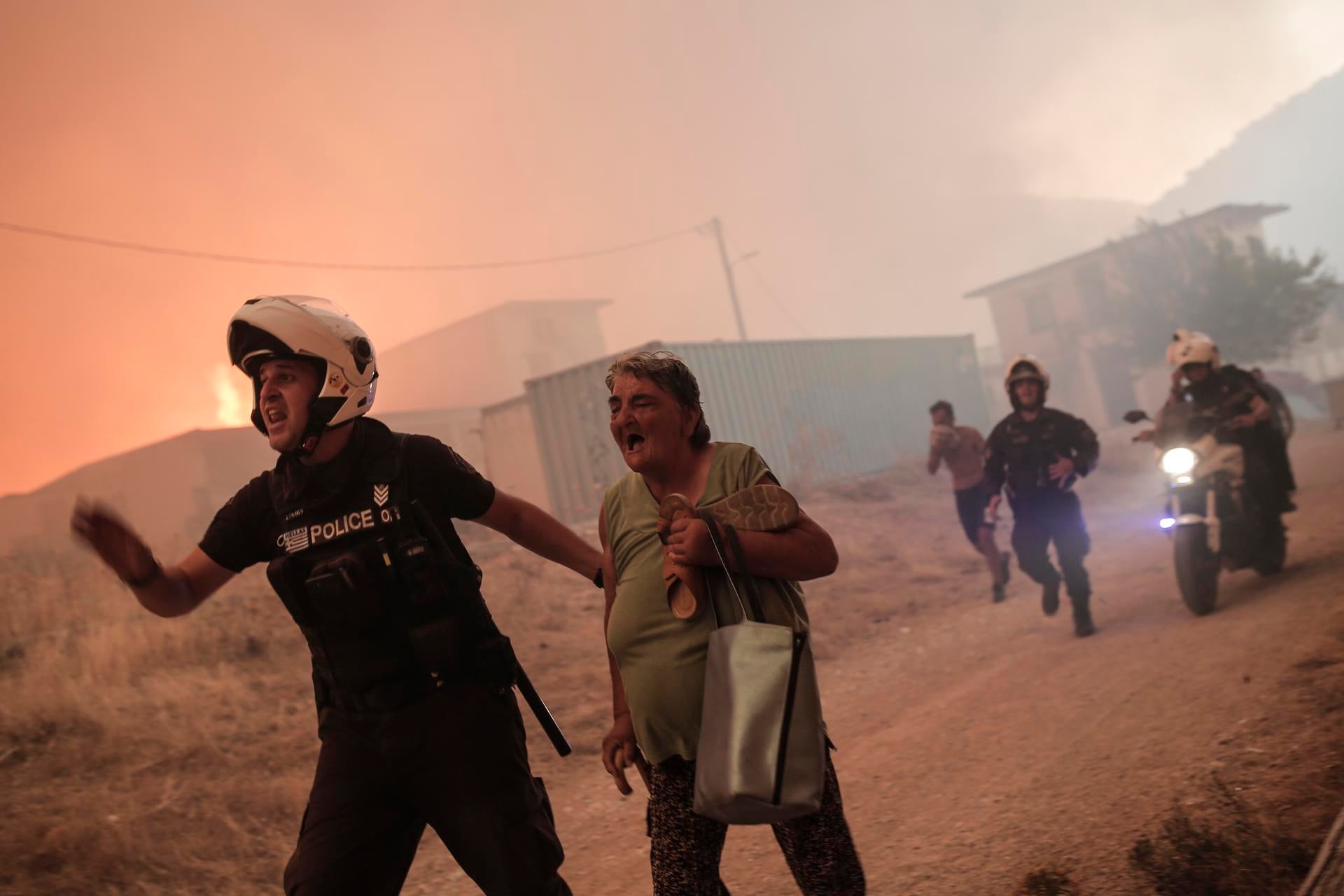 Los incendios asolan Grecia: más de 300 focos ponen en peligro al país Los incendios asolan Grecia: más de 300 focos ponen en peligro al país