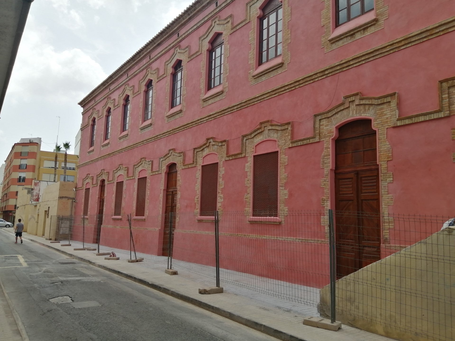 El Ayuntamiento de Vila-real recupera el edificio del antiguo cine Condal para conservar carrozas y peanas de la Semana Santa El Ayuntamiento de Vila-real recupera el edificio del antiguo cine Condal para conservar carrozas y peanas de la Semana Santa