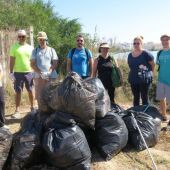 Las patrullas de vigilancia de Calpe recogen 300 kilos de residuos de Las Salinas