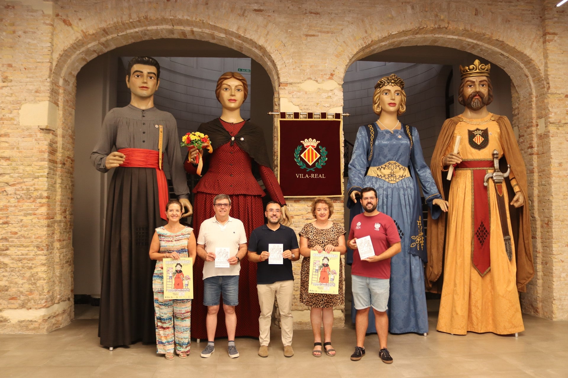 Vila-real une defensa de la tradición y solidaridad en el 10º aniversario de la recuperación de sus ‘gegants’ Vila-real une defensa de la tradición y solidaridad en el 10º aniversario de la recuperación de sus ‘gegants’