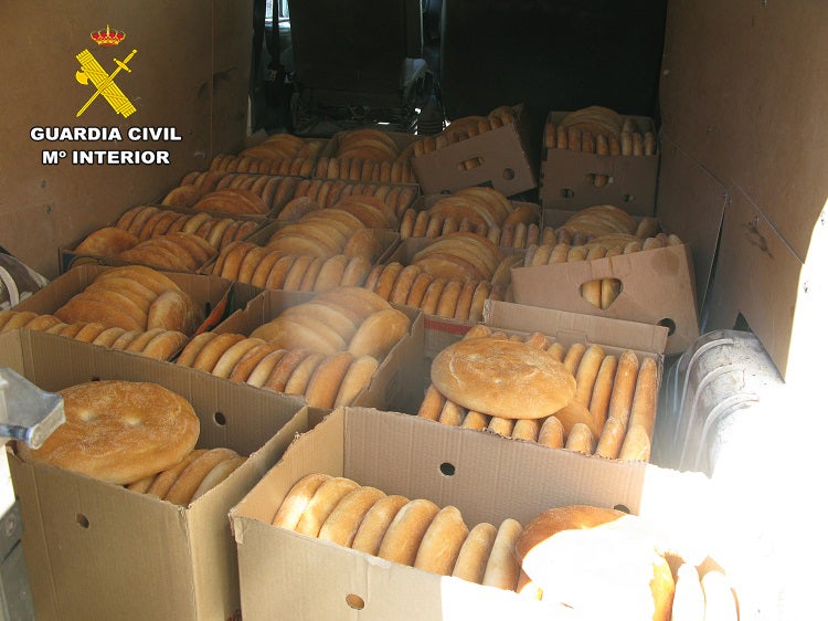 La Guardia Civil de Albacete localiza una panadería clandestina en el término municipal de Hellín La Guardia Civil de Albacete localiza una panadería clandestina en el término municipal de Hellín