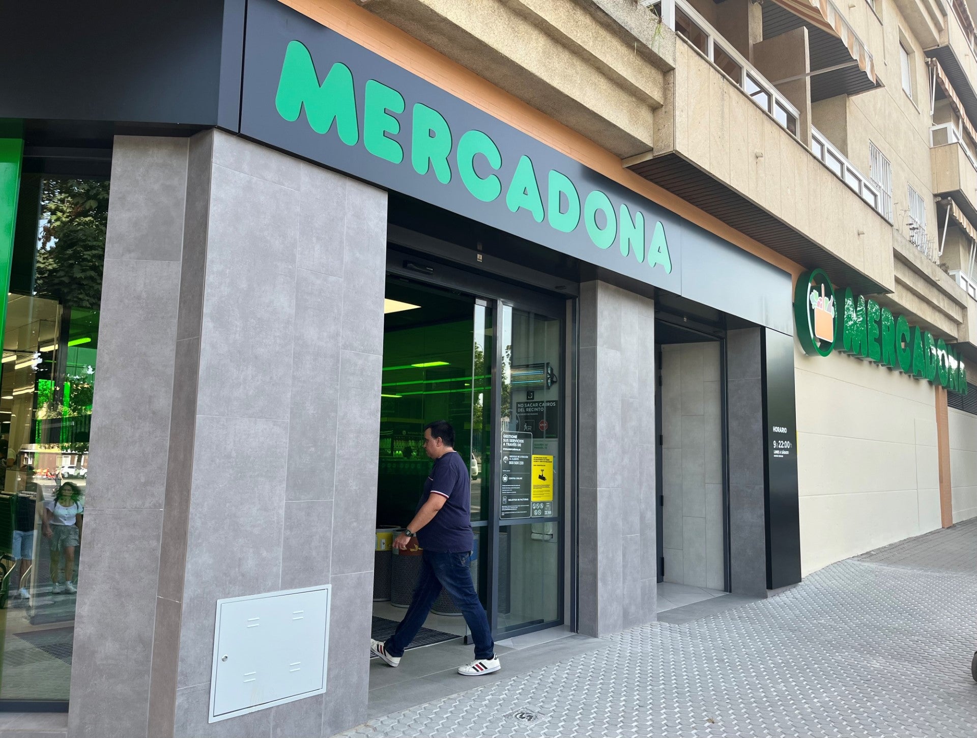 Mercadona invertirá 17,5 millones en la ampliación y mejora de su red de tiendas de Sevilla en 2023 Mercadona invertirá 17,5 millones en la ampliación y mejora de su red de tiendas de Sevilla en 2023