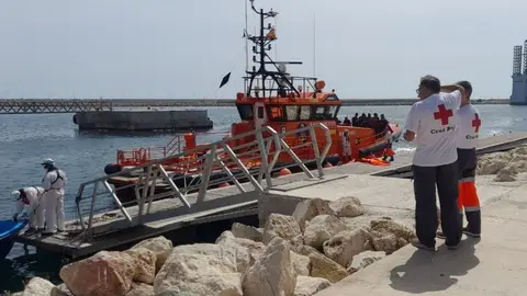 Una cuarta patera eleva a 33 los migrantes llegados a la costa alicantina en 24 horas Una cuarta patera eleva a 33 los migrantes llegados a la costa alicantina en 24 horas