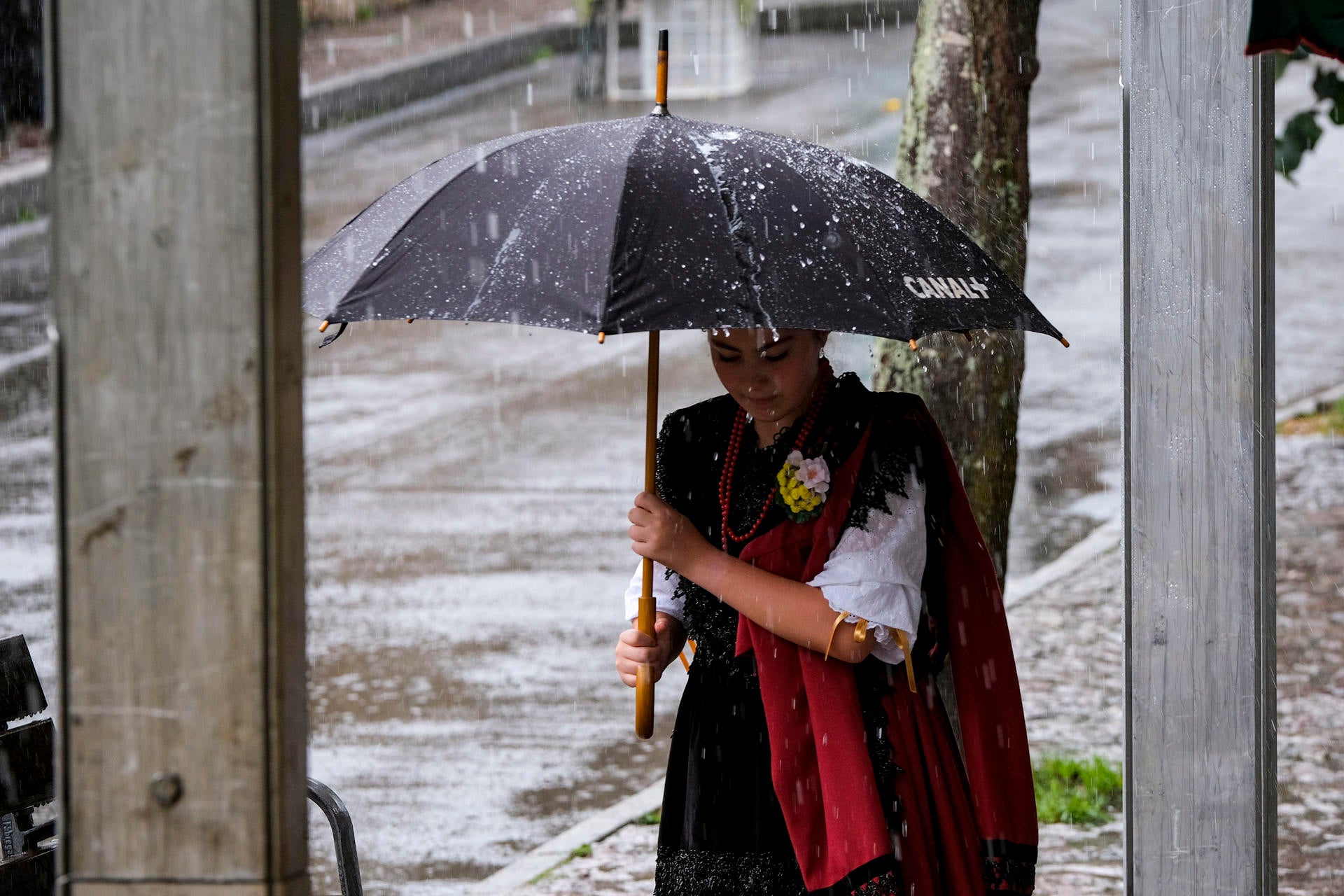 España afronta una caída brusca de las temperaturas, intensas lluvias y fuerte viento España afronta una caída brusca de las temperaturas, intensas lluvias y fuerte viento