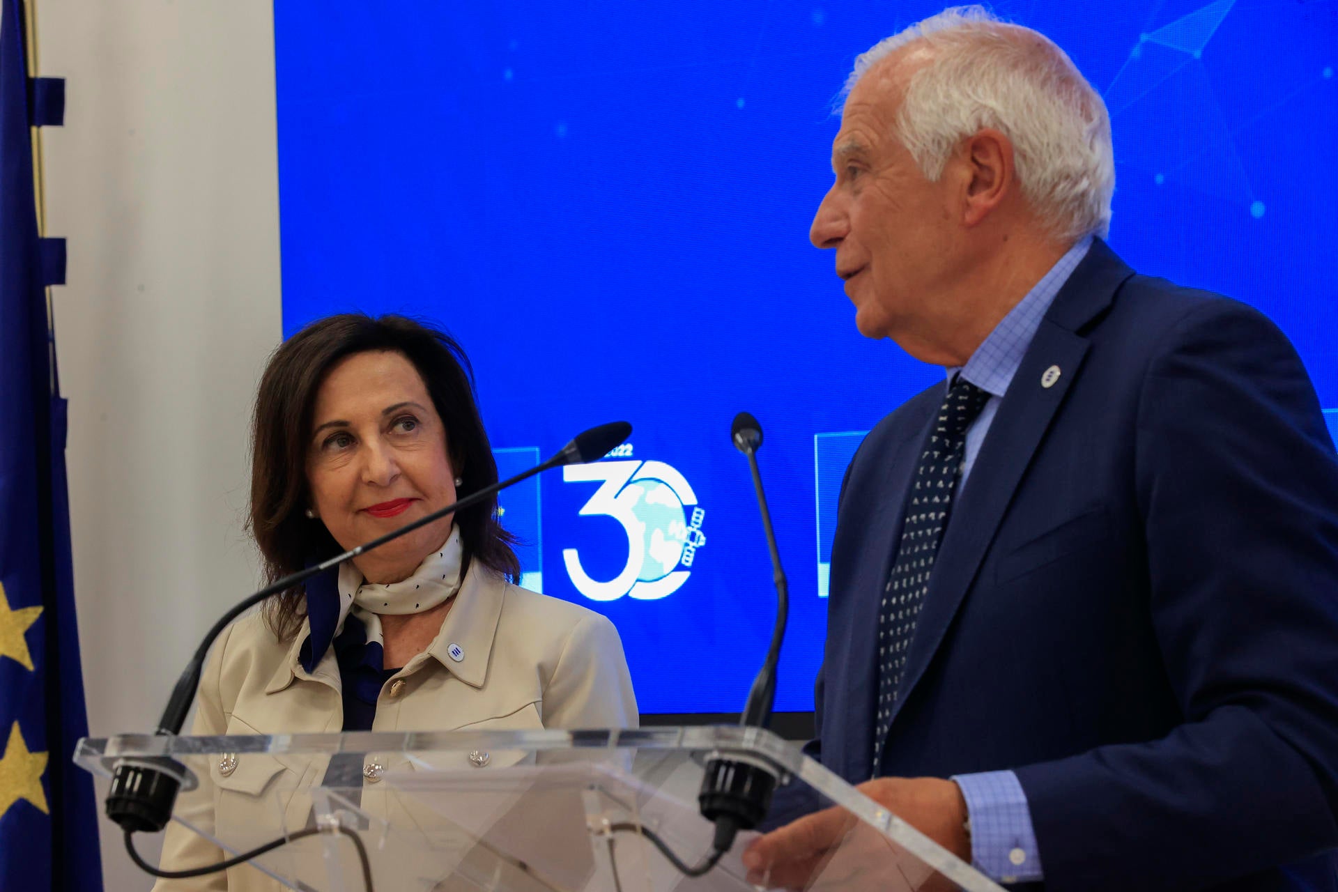 Margarita Robles reprocha los insultos de Rusia a Borrell y avisa que la UE seguirá apoyando a Ucrania Margarita Robles reprocha los insultos de Rusia a Borrell y avisa que la UE seguirá apoyando a Ucrania