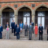 Foto oficial de los miembros del Consejo de Gobierno en el Palacio Miramar