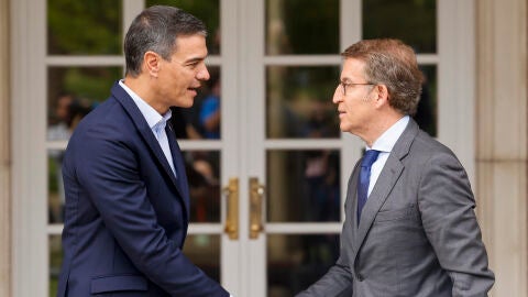 Imagen de archivo del presidente del Gobierno en funciones, Pedro S&aacute;nchez y el l&iacute;der del PP, Alberto N&uacute;&ntilde;ez Feij&oacute;o