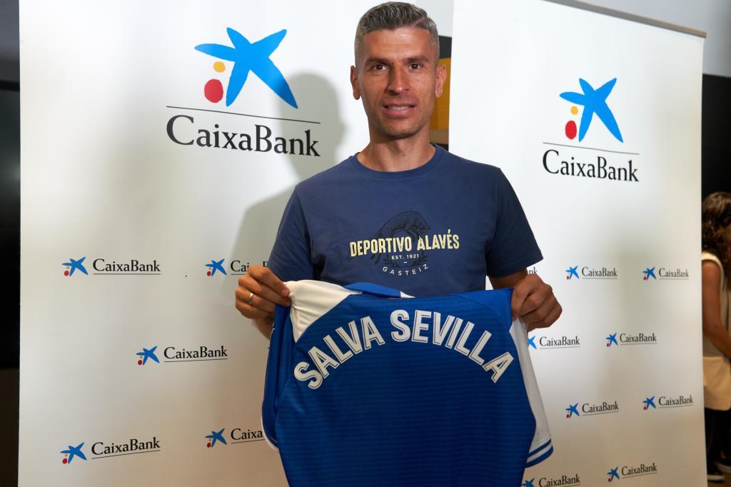 Salva Sevilla, el elegido para reforzar el centro del campo, confirmada la salida de Kuki Zalazar rumbo a Córdoba Salva Sevilla, el elegido para reforzar el centro del campo, confirmada la salida de Kuki Zalazar rumbo a Córdoba