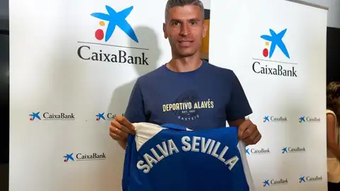 Salva Sevilla El día de su presentación por el Alavés.