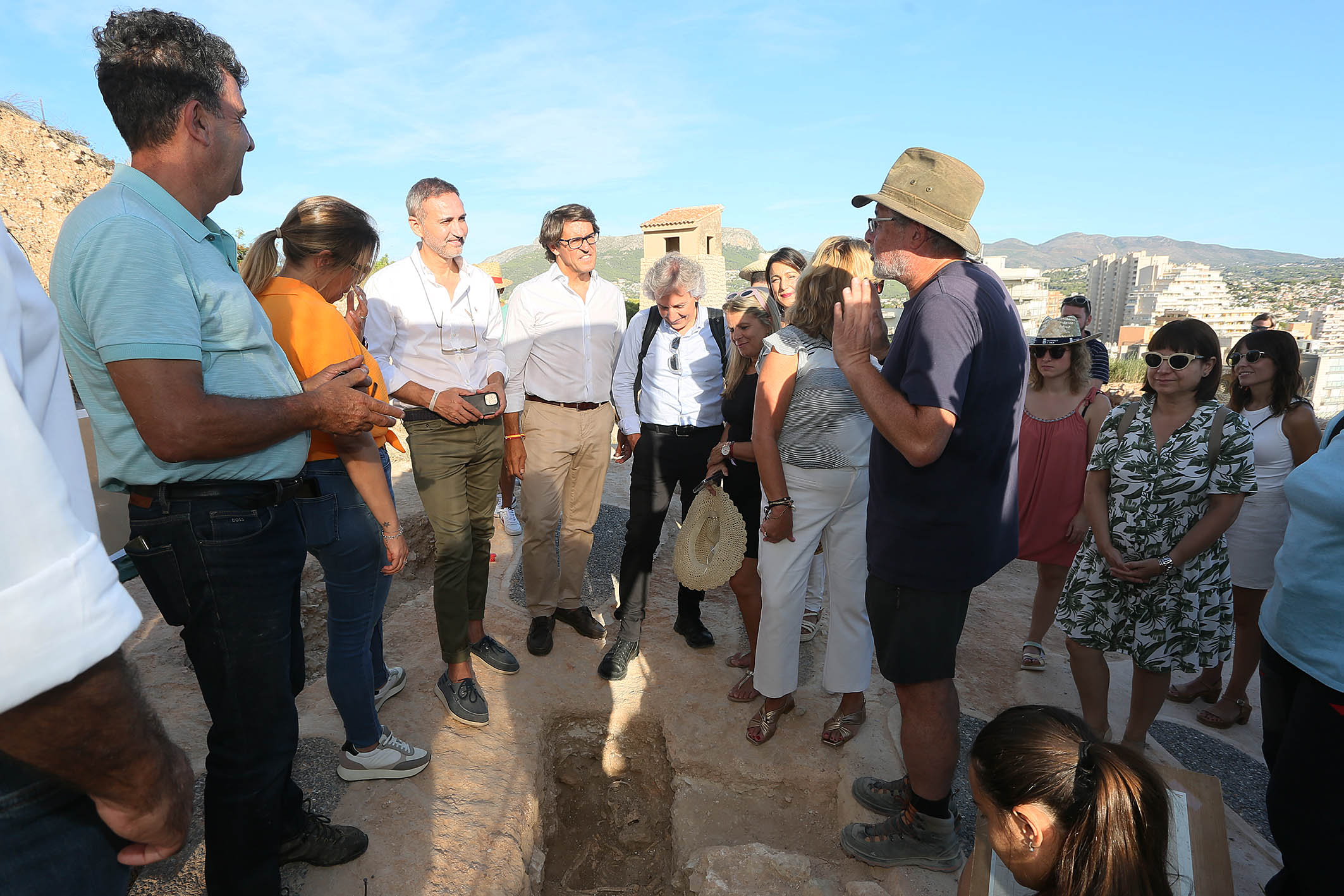 La campaña del MARQ en la Pobla de Ifach ha concluido con la aparición de tres tumbas más La campaña del MARQ en la Pobla de Ifach ha concluido con la aparición de tres tumbas más