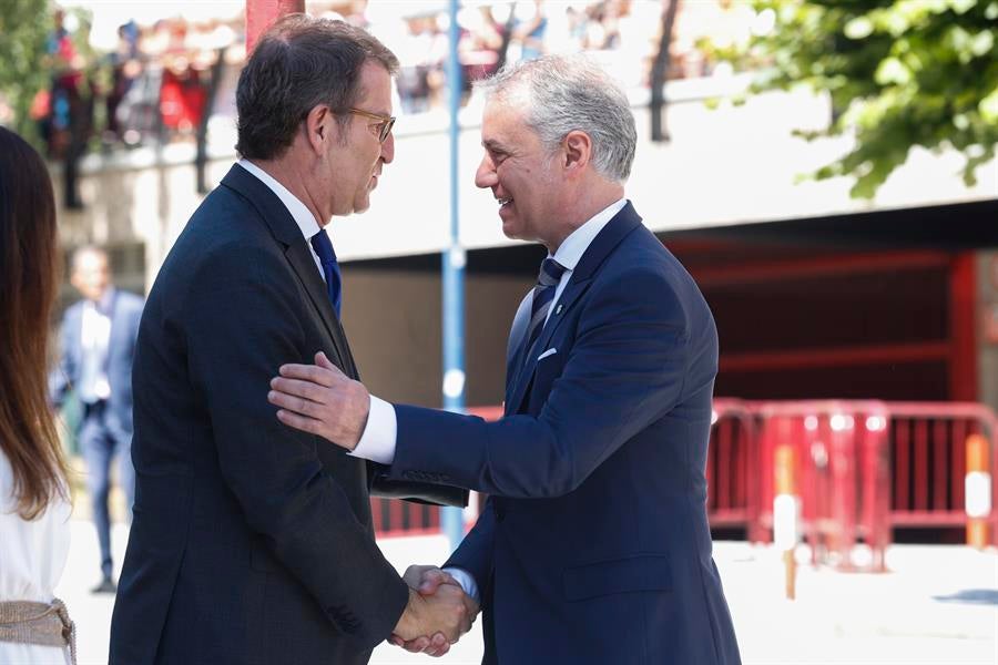 Feijóo califica como "franca y provechosa" su conversación con Urkullu Feijóo califica como "franca y provechosa" su conversación con Urkullu