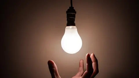 El precio de la luz repunta un 2% este jueves y cierra agosto como el mes más caro desde febrero El precio de la luz repunta un 2% este jueves y cierra agosto como el mes más caro desde febrero