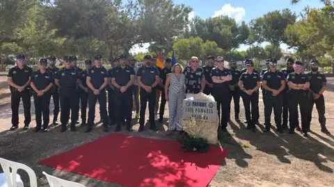 Orihuela dedica una plaza en la costa al agente de Policía Local Luis Pomares Espadiña homenaje