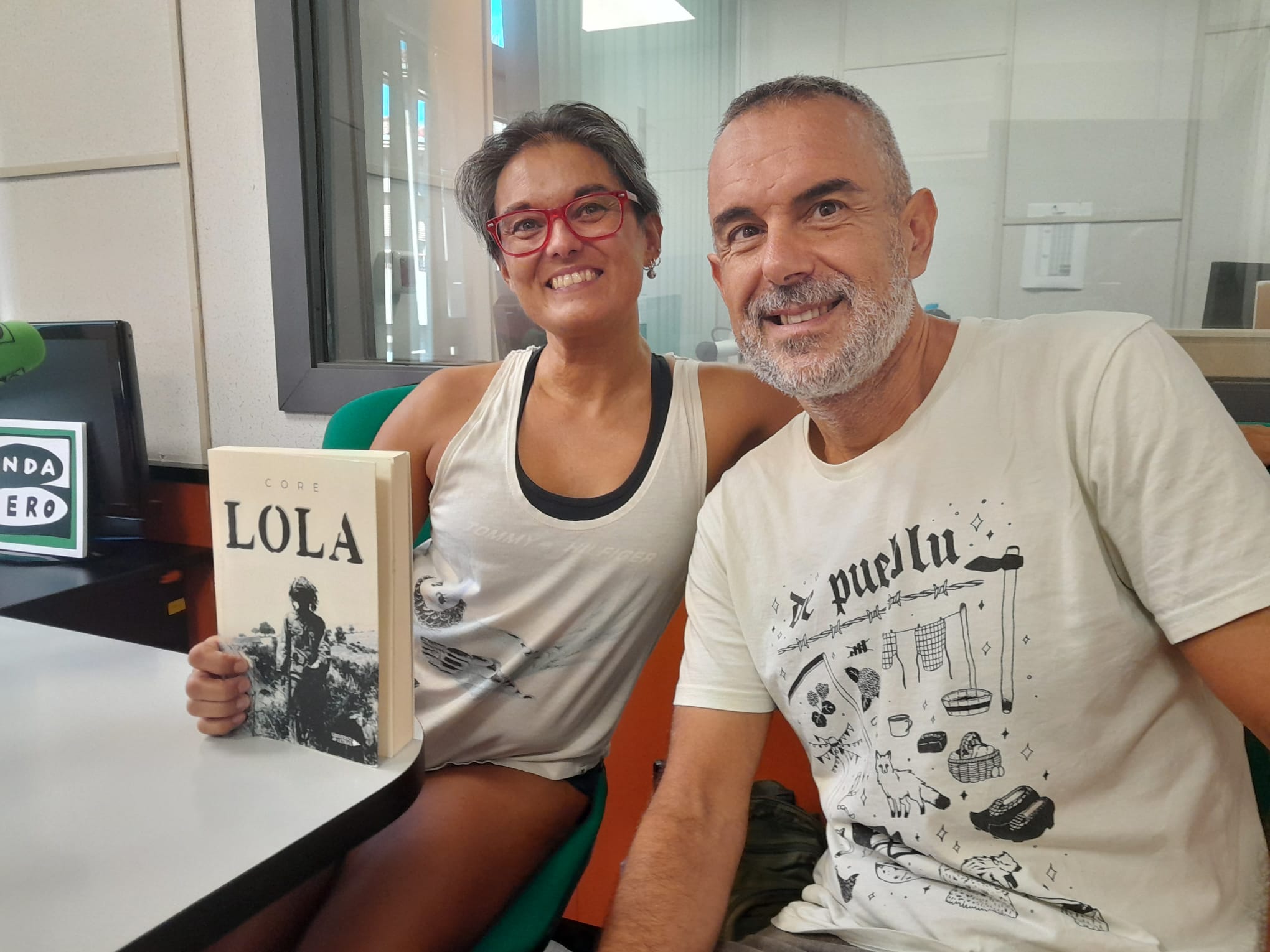 Lola nos descubre un mundo desconocido Lola nos descubre un mundo desconocido