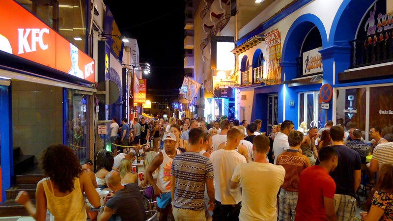 El Ayuntamiento de Sant Antoni aprueba incorporar un millón de euros para las ayudas de reconversión de negocios en el West End El Ayuntamiento de Sant Antoni aprueba incorporar un millón de euros para las ayudas de reconversión de negocios en el West End