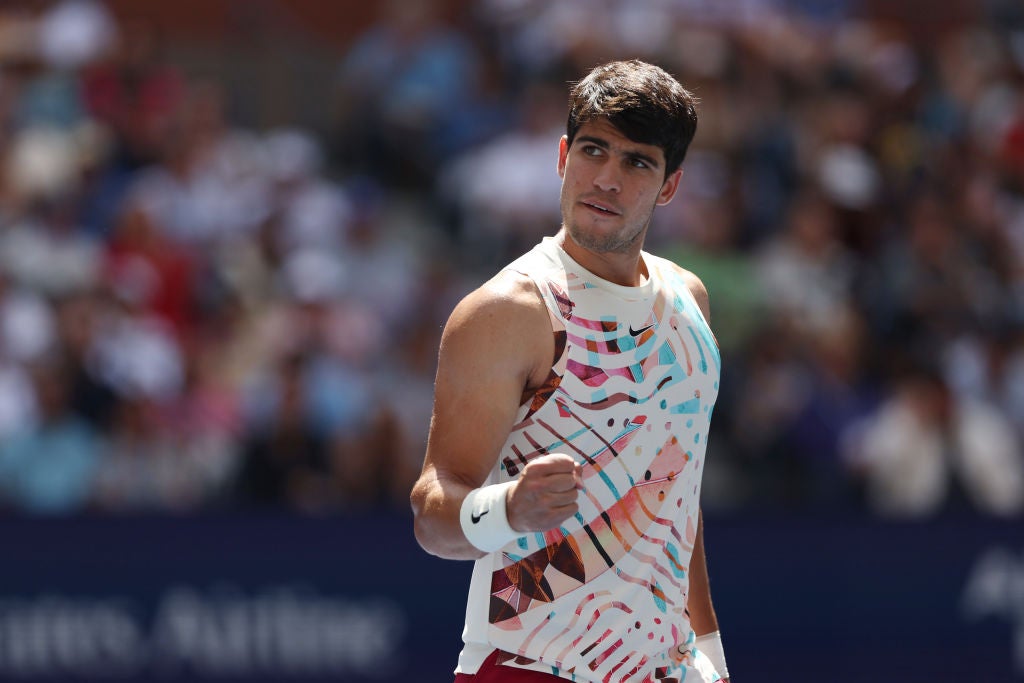 Alcaraz se mete con sufrimiento en octavos tras ganar en cuatro sets a Evans Alcaraz se mete con sufrimiento en octavos tras ganar en cuatro sets a Evans