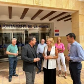 La consellera junto al alcalde de La Nucía La consellera junto al alcalde de La Nucía