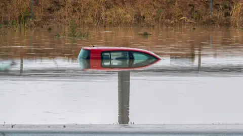 Vista de los daños provocados por la lluvias en el kilómetro 117 de la A40 en Bargas (Toledo) Vista de los daños provocados por la lluvias en el kilómetro 117 de la A40 en Bargas (Toledo)/ EFE/Ismael Herrero