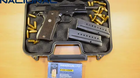 Detenido el trabajador de una atracción de feria en Mérida por tenencia ilícita de armas Detenido el trabajador de una atracción de feria en Mérida por tenencia ilícita de armas
