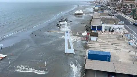 Playa Lisa, en Santa Pola, afectada por la DANA Playa Lisa, en Santa Pola, afectada por la DANA