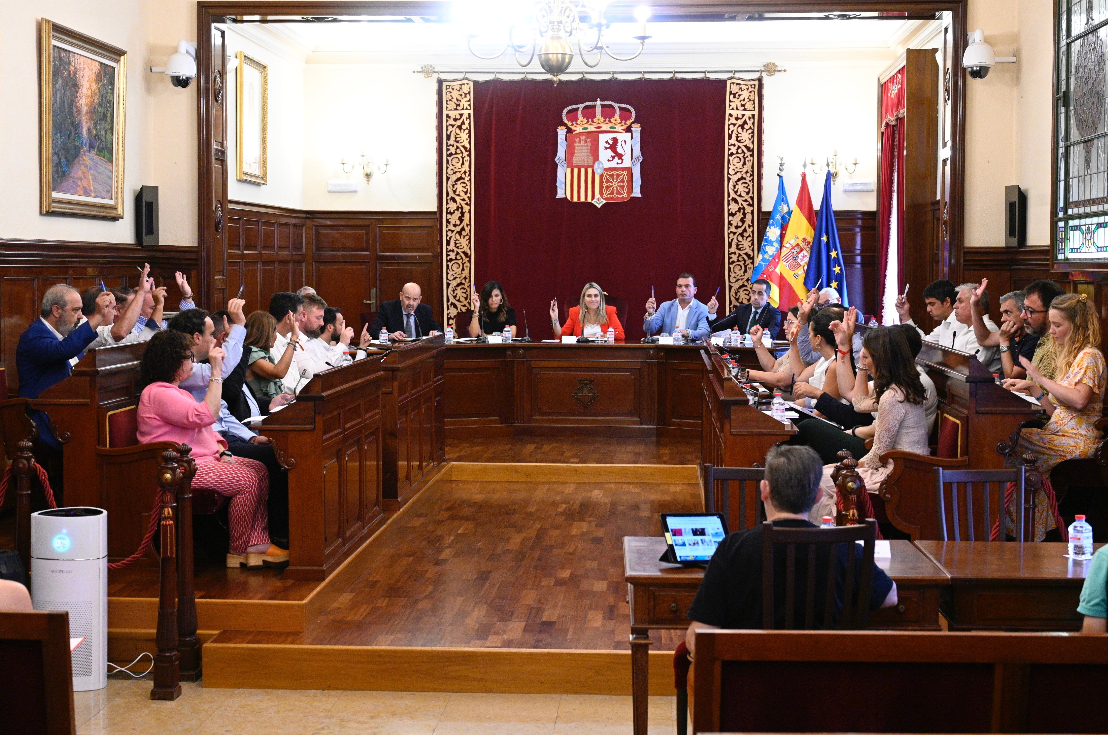 La Diputación prepara 200.000 euros para las empresas afectadas por los incendios La Diputación prepara 200.000 euros para las empresas afectadas por los incendios