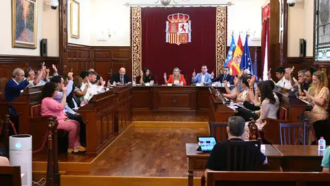 Barrachina impulsa una modificación de 200.000 euros para las empresas afectadas por los incendios Barrachina impulsa una modificación de 200.000 euros para las empresas afectadas por los incendios