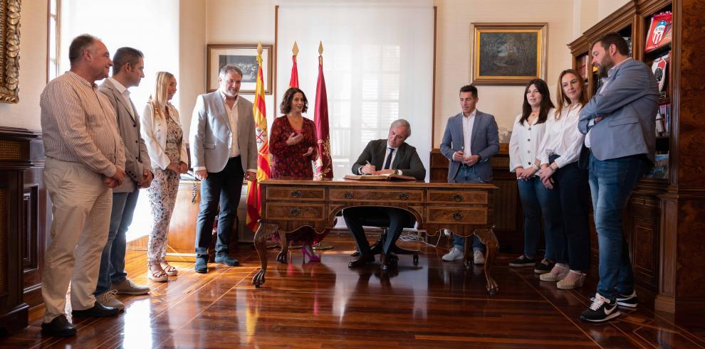 Azcón aumentará la financiación del ayuntamiento de Teruel Azcón aumentará la financiación del ayuntamiento de Teruel