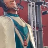 susto tras la caída del gigante que representa al Rey Fernando El Católico