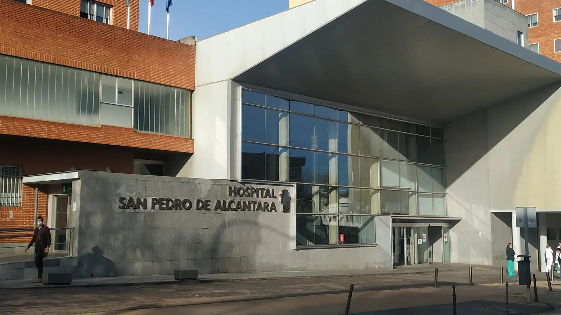 Fallece un hombre de 90 años que estaba ingresado con legionela en Cáceres, aunque por causas distintas a la infección