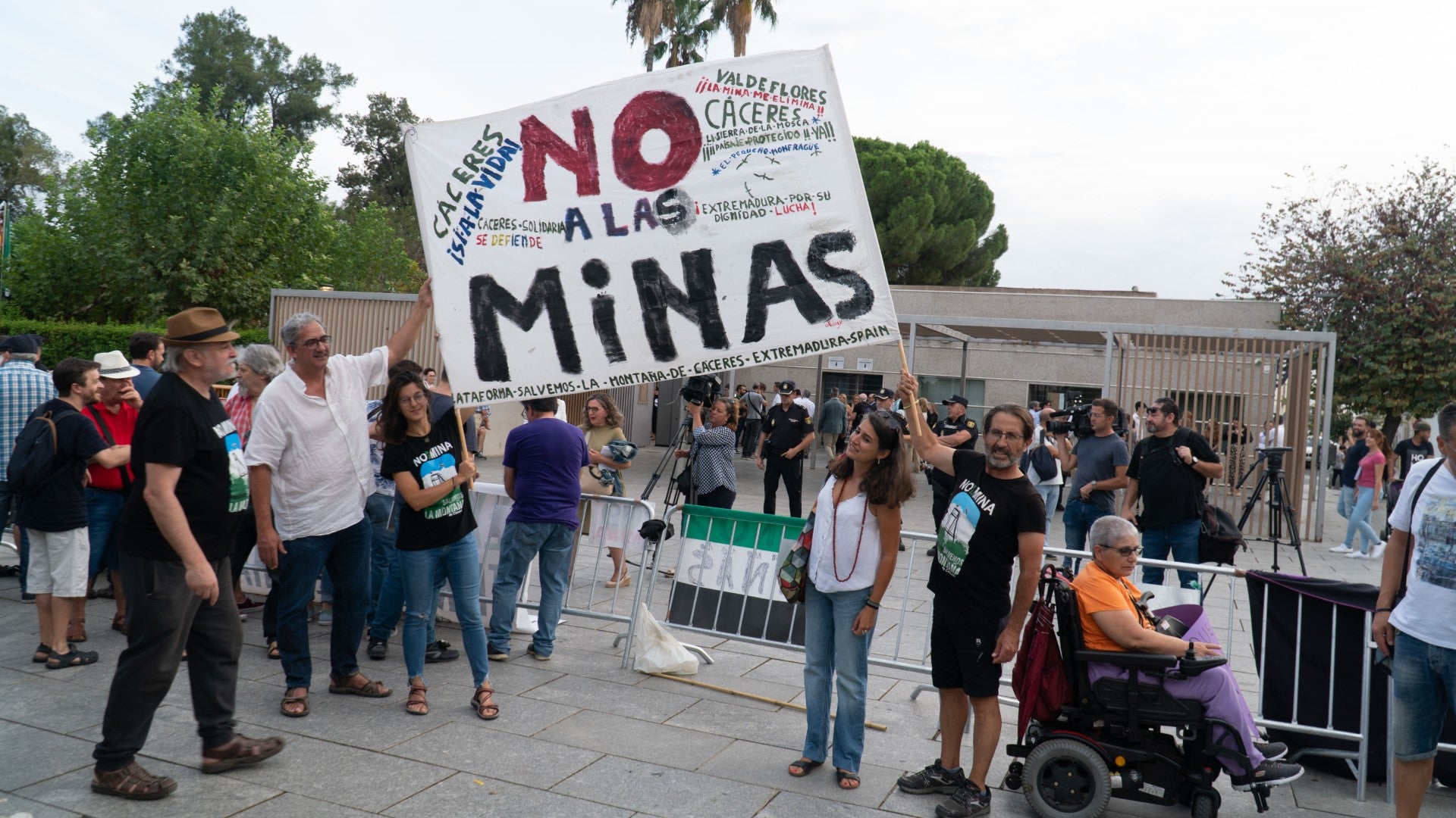 Unidas por Extremadura acusa a Guardiola de "colarse" en el acto ciudadano por el Día de Extremadura dando un discurso político Unidas por Extremadura acusa a Guardiola de "colarse" en el acto ciudadano por el Día de Extremadura dando un discurso político