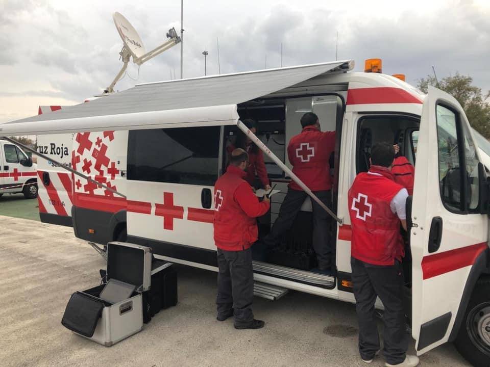 Cruz Roja Almería atiende a los migrantes que alcanzaron la costa de Canarias Cruz Roja Almería atiende a los migrantes que alcanzaron la costa de Canarias