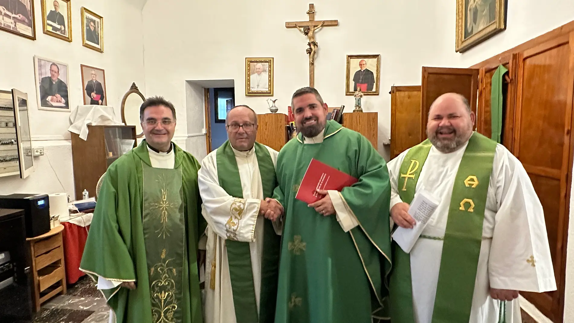 El nuevo párroco de La Nucía, Miguel Ángel Marcos, oficia su primera misa tras la marcha de D.Juan