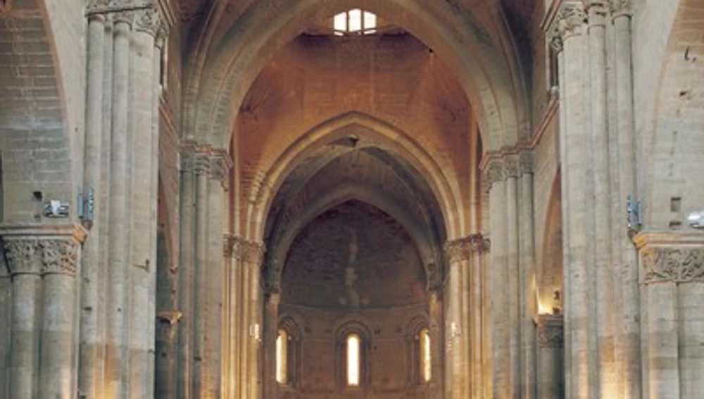 Nave central de La Seu Vella, edificio de estilos románico y gótico que se construyó entre los años 1203 y 1286, cuando se cubrieron las naves, aunque la obra no finalizó hasta el siglo XV. Se consagró el 31 de octubre de 1278.