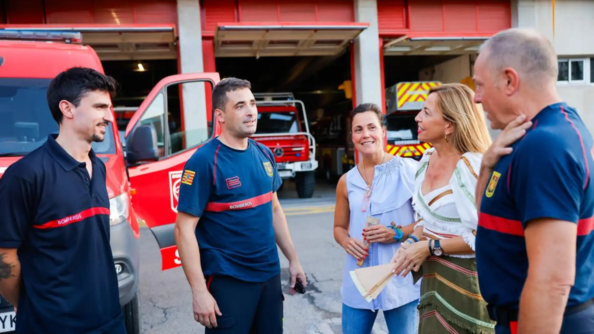 La alcaldesa se reunió con los bomberos antes de que partieran a Marruecos