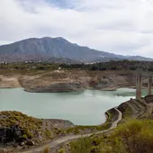 Vista de La Viñuela, el mayor embalse de Málaga Vista de La Viñuela, el mayor embalse de Málaga