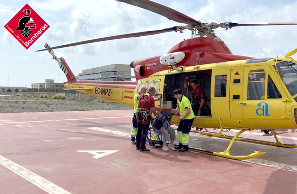 Rescatan a una mujer en helicóptero desde el Peñón de Ifach Rescatan a una mujer en helicóptero desde el Peñón de Ifach