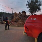 Ocho bomberos de Zaragoza buscan supervivientes entre los escombros