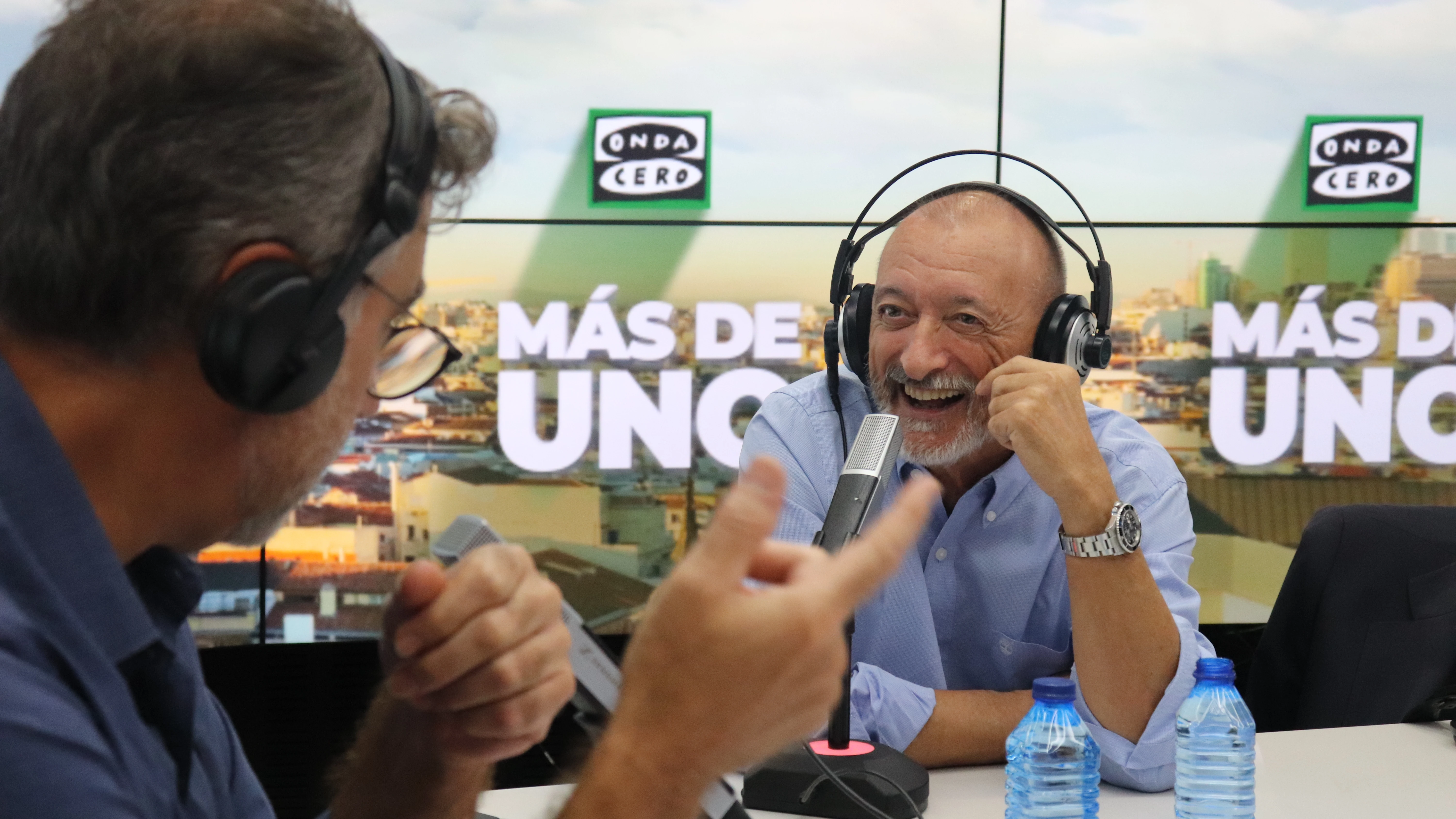 Arturo Pérez-Reverte con Carlos Alsina en 'Más de uno' Arturo Pérez-Reverte con Carlos Alsina en 'Más de uno'