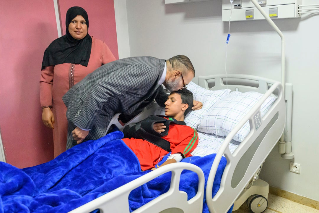 El rey de Marruecos visita a los afectados cuatro días después del terremoto El rey de Marruecos visita a los afectados cuatro días después del terremoto