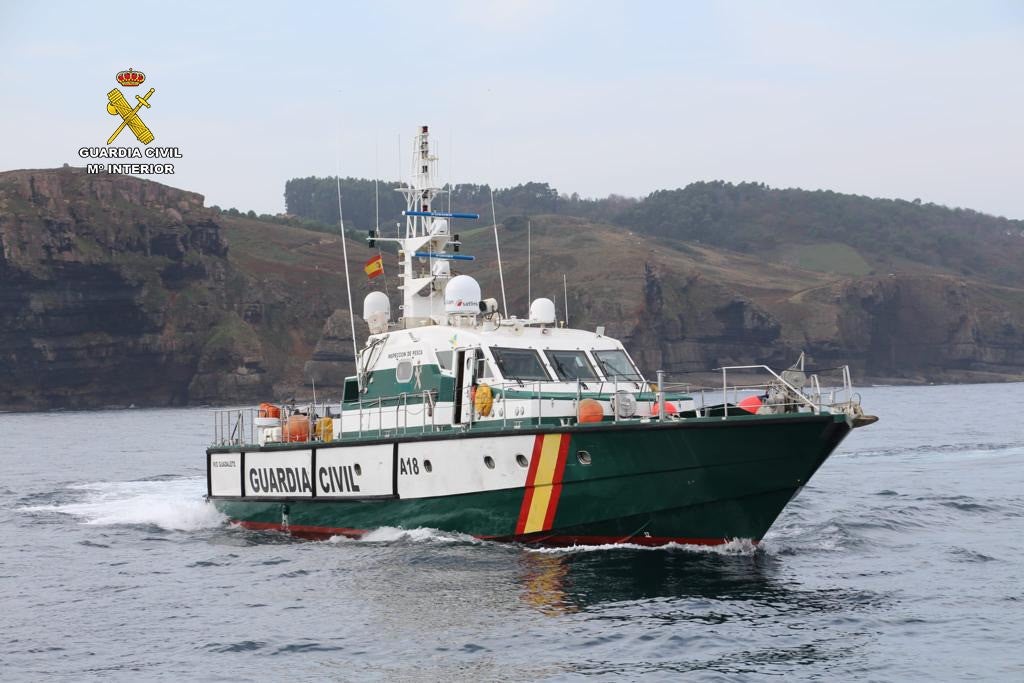 Rescatados cuatro vizcaínos que intentaban cruzar la Bahía de Santoña en dos colchonetas de playa Rescatados cuatro vizcaínos que intentaban cruzar la Bahía de Santoña en dos colchonetas de playa