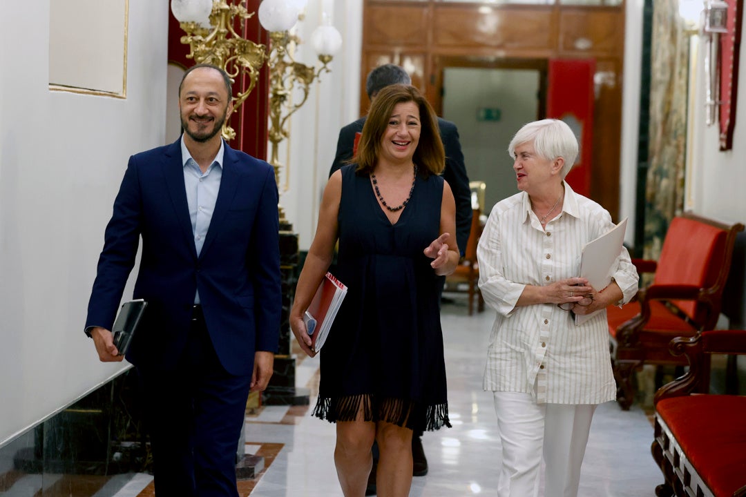 Las lenguas cooficiales se usarán ya en el próximo pleno del Congreso Las lenguas cooficiales se usarán ya en el próximo pleno del Congreso