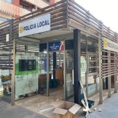 Almoradí abre un retén de la Policía Local en la Plaza de la Constitución