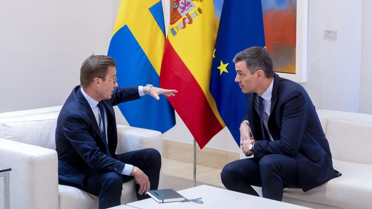 El presidente del Gobierno, Pedro Sánchez, con el primer ministro de Suecia, Ulf Kristersson.