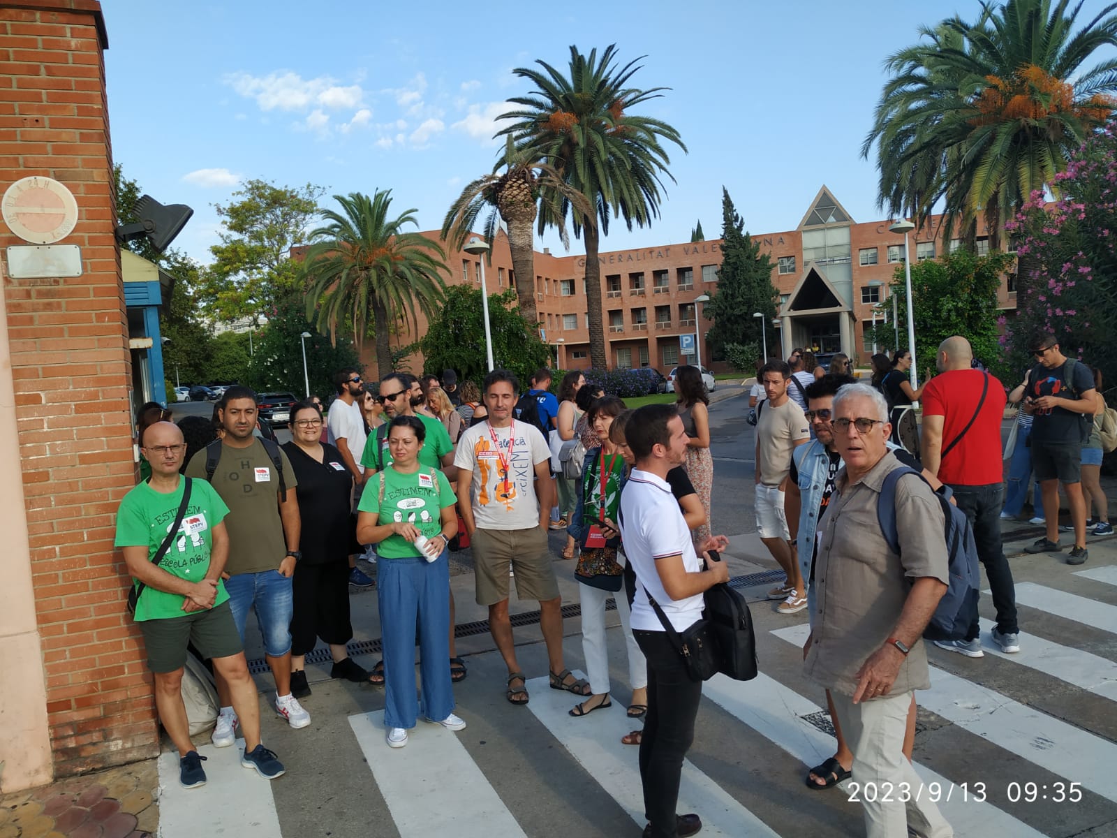 Los sindicatos reclaman soluciones inmediatas ante los nuevos errores en las adjudicaciones de plazas docentes en la Comunitat Valenciana Los sindicatos reclaman soluciones inmediatas ante los nuevos errores en las adjudicaciones de plazas docentes en la Comunitat Valenciana