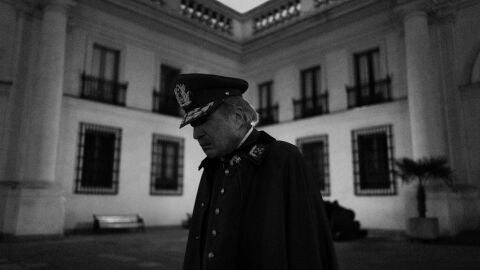 El actor Jaime Vadell, en una imagen promocional de la pel&iacute;cula 'El conde', de Pablo Larra&iacute;n