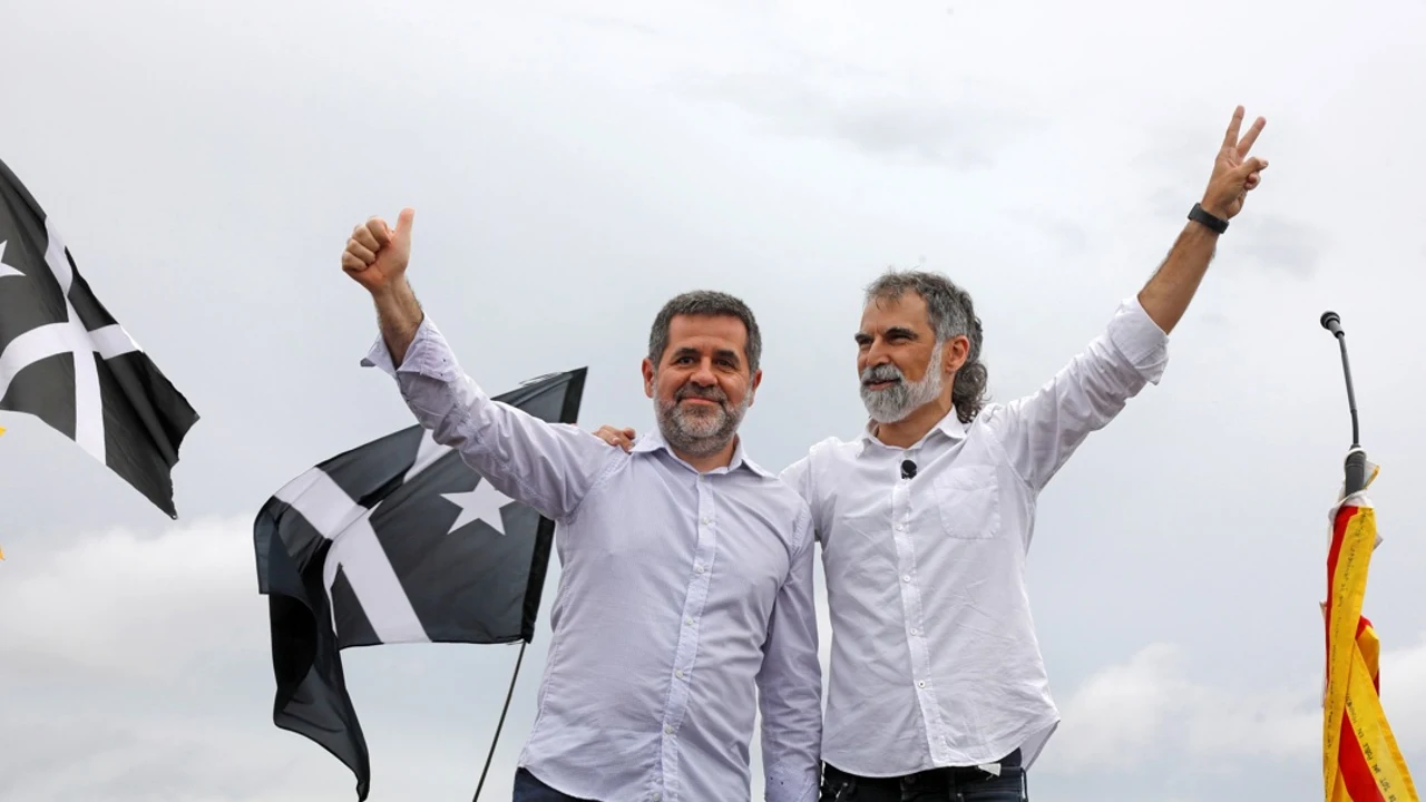 Imagen de archivo del expresidente de Òmnium Cultural, Jordi Cuixart (d), y del exdiputado catalán y expresidente de la Asamblea Nacional Catalana (ANC) Jordi Sànchez