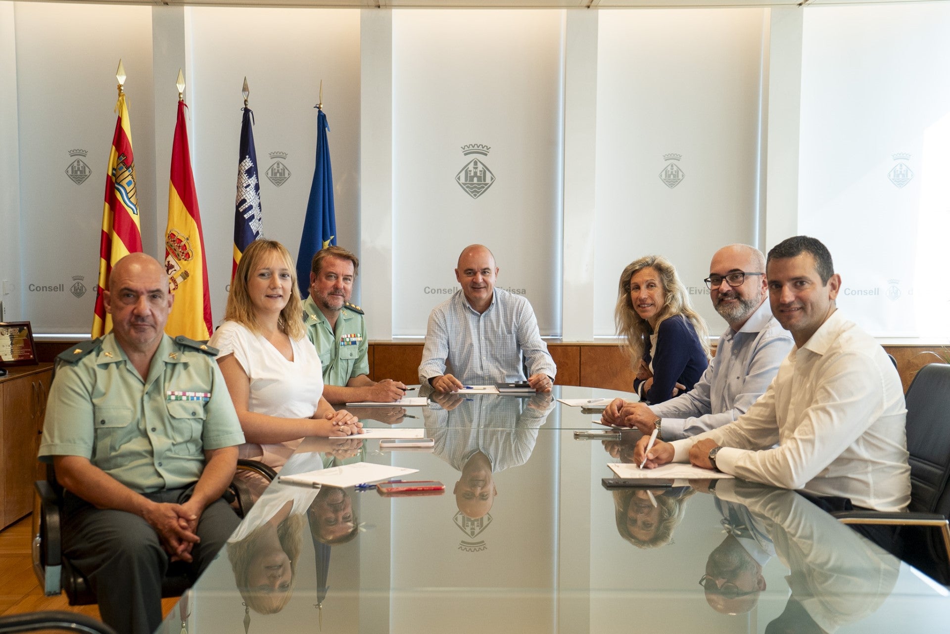 El Consell d'Eivissa y los ayuntamientos de la isla se unen a la Guardia Civil para mejorar la seguridad El Consell d'Eivissa y los ayuntamientos de la isla se unen a la Guardia Civil para mejorar la seguridad