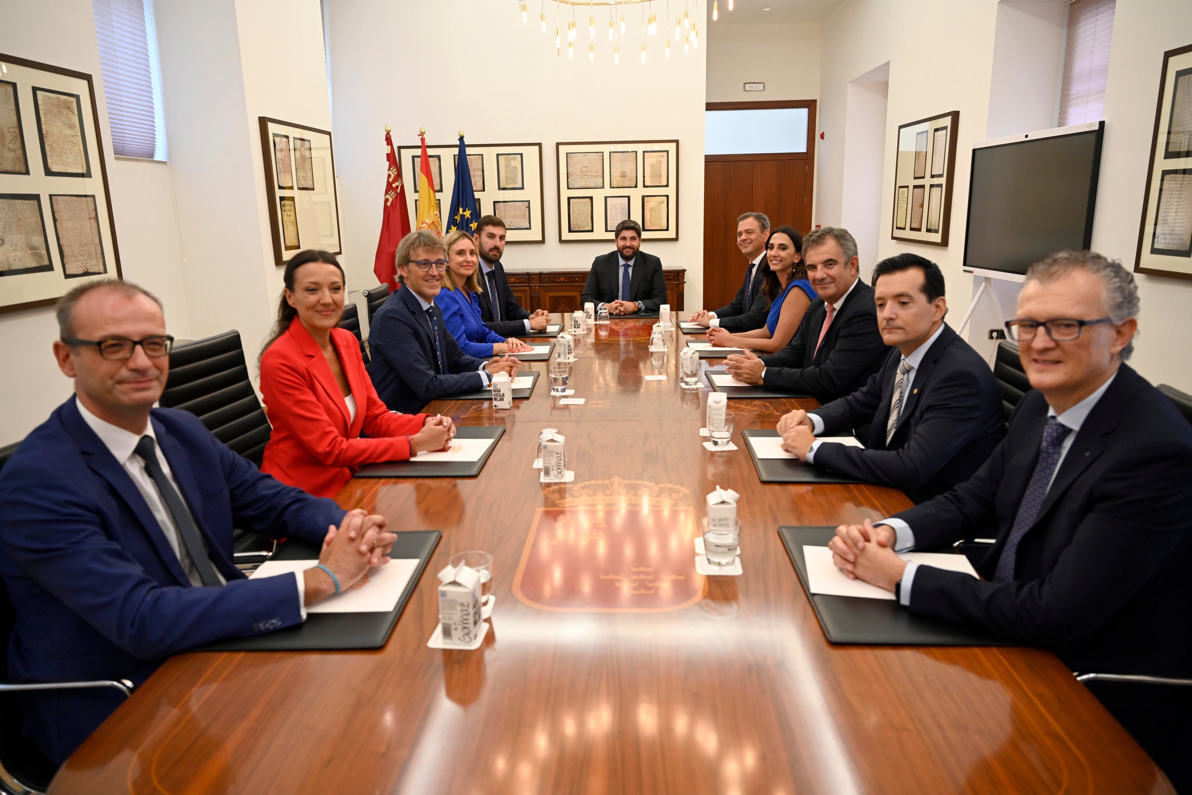 López Miras garantiza un Ejecutivo fuerte y unido que escuchará a los ciudadanos López Miras garantiza un Ejecutivo fuerte y unido que escuchará a los ciudadanos