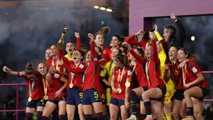 Las jugadoras de la selección española tras proclamarse campeonas del mundo