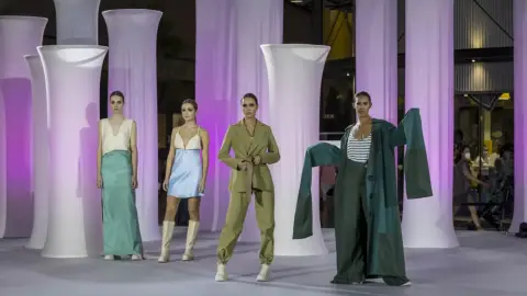 La moda es desplegarà les properes setmanes a diferents passarel·les La moda es desplegarà les properes setmanes a diferents passarel·les